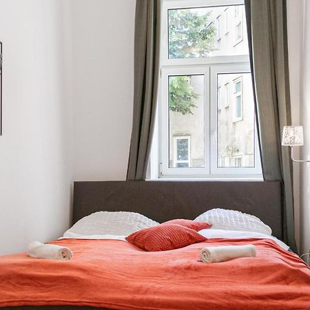 Welcoming 3Br Budget Apt. Well Connected Viena Exterior foto