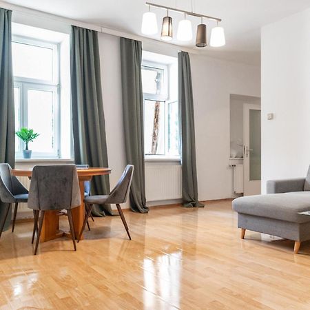 Welcoming 3Br Budget Apt. Well Connected Viena Exterior foto
